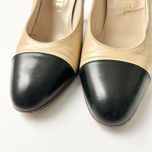 Vintage Chanel Classic Nude and Black Leather Toe Cap Heels Pumps Size 6 - Picture 3 of 8
